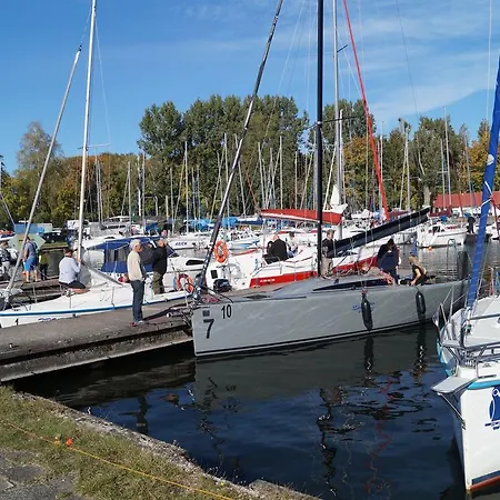 Dom Goscinny Niegocin Гостевой дом Гижицко